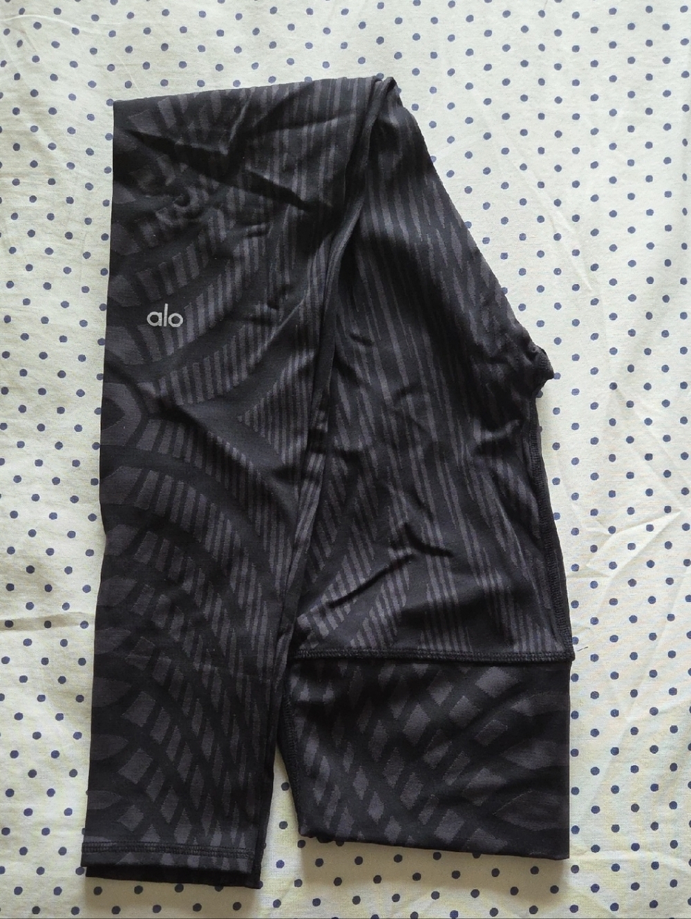 ALO Yoga Woman's Black Subtle Patterned Leggings